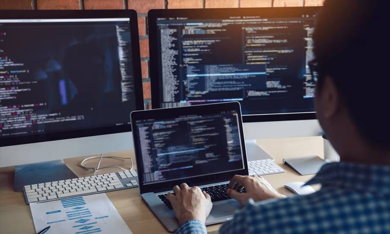 数据科学选型：R与Python如何赋能九台市网站建设？